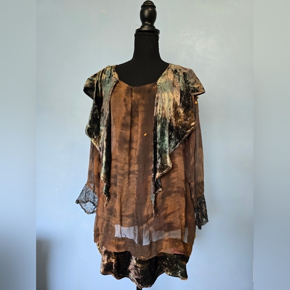 URU Mixed Media Velvet Tunic Top Brown One Size - Picture 1 of 9